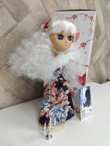 Duna-White-doll Lot.196