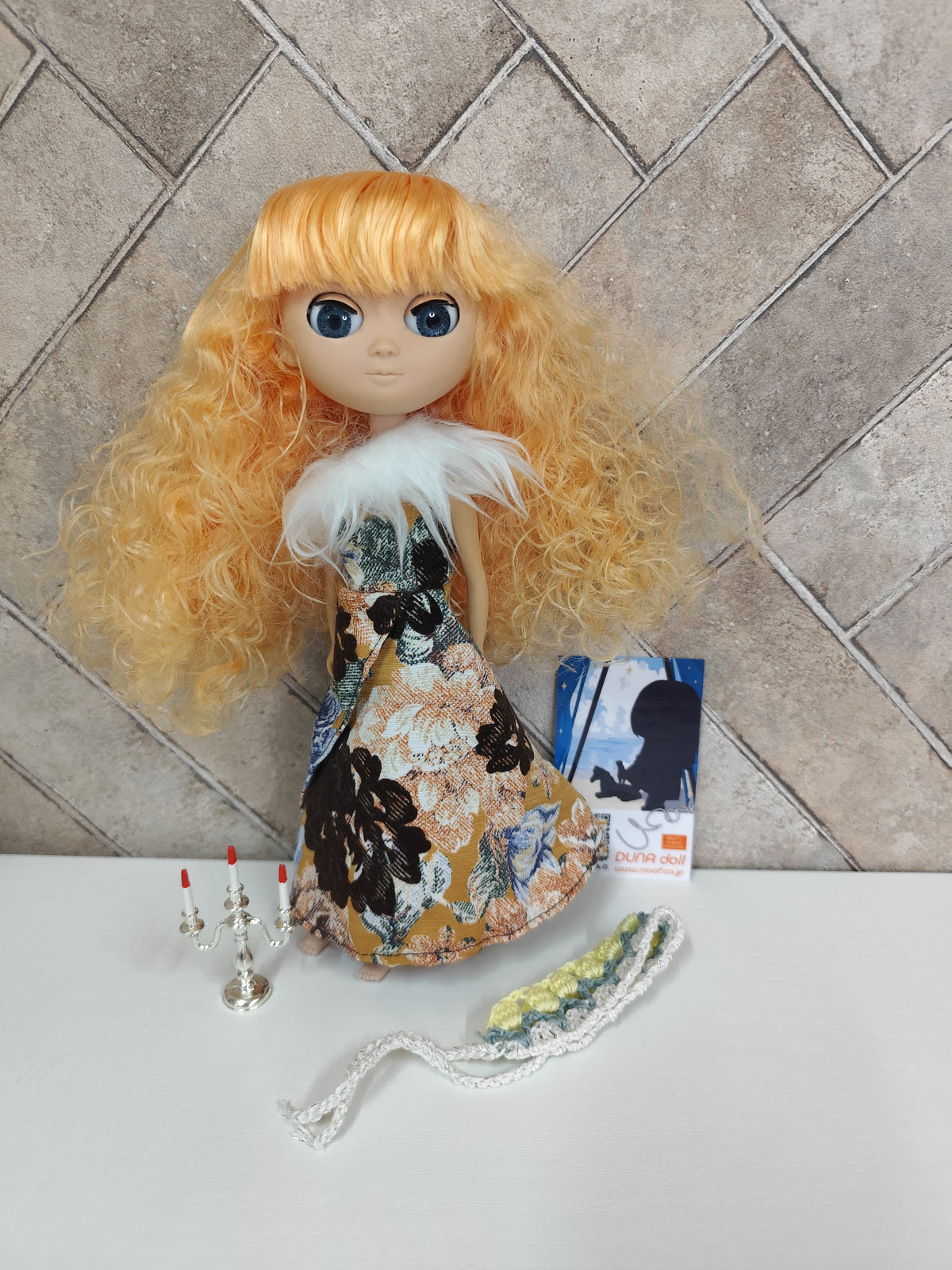 Duna-Orange-doll Lot.192