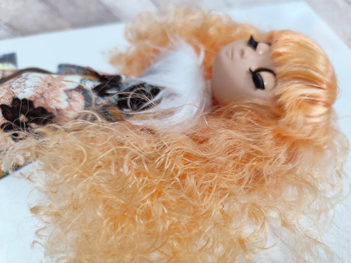 Duna-Orange-doll Lot.192