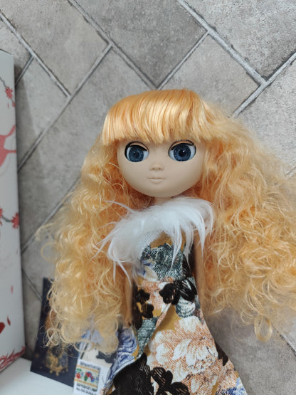 Duna-Orange-doll Lot.192